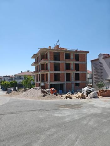 AFYON ÜÇOK EMLAKTAN KANLICA MAH SATILIK SIFIR YAPIM AŞAMASINDA 2+1 DAİRELER