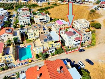 Didim Hisar Mahallesi HSM Villaları’nda Ortak Havuzlu, Yenilenmiş 5+1 Satılık Villa
