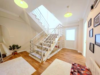 Didim Hisar Mahallesi HSM Villaları’nda Ortak Havuzlu, Yenilenmiş 5+1 Satılık Villa
