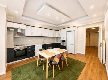 Didim Hisar Mahallesi HSM Villaları’nda Ortak Havuzlu, Yenilenmiş 5+1 Satılık Villa