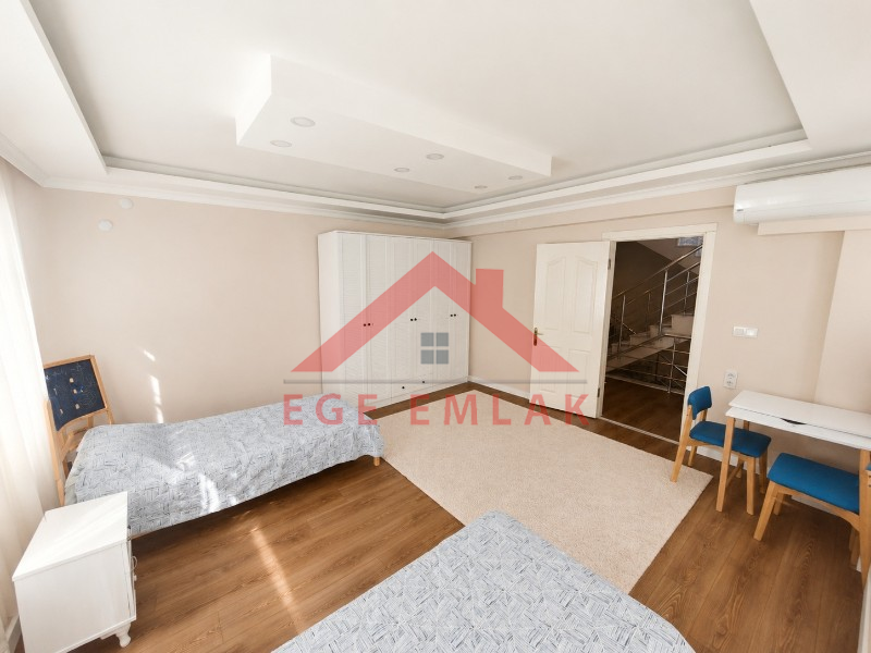 Didim Hisar Mahallesi HSM Villaları’nda Ortak Havuzlu, Yenilenmiş 5+1 Satılık Villa