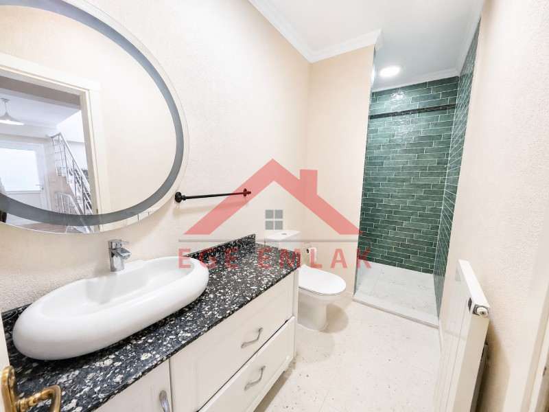 Didim Hisar Mahallesi HSM Villaları’nda Ortak Havuzlu, Yenilenmiş 5+1 Satılık Villa