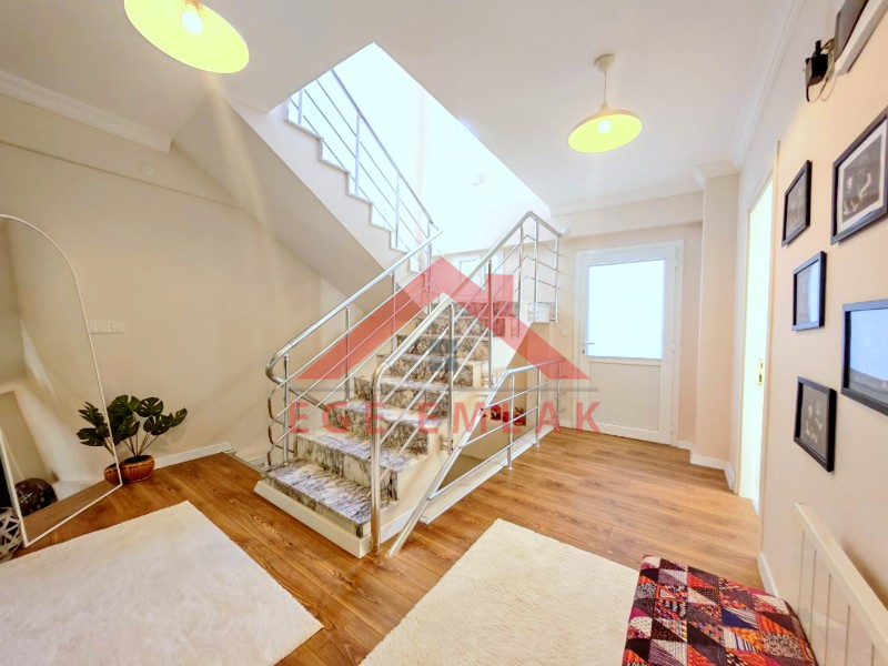 Didim Hisar Mahallesi HSM Villaları’nda Ortak Havuzlu, Yenilenmiş 5+1 Satılık Villa