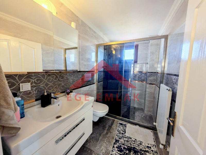 Didim Hisar Mahallesi HSM Villaları’nda Ortak Havuzlu, Yenilenmiş 5+1 Satılık Villa
