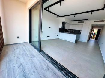 Tek Yetkili Kaçırılmayacak Fırsat Kıbrıs Girne Esentepe de Türk Tapulu Denize Sıfır Case Del Mare  Satılık 1+1 Penthouse