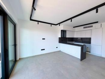 Tek Yetkili Kaçırılmayacak Fırsat Kıbrıs Girne Esentepe de Türk Tapulu Denize Sıfır Case Del Mare  Satılık 1+1 Penthouse