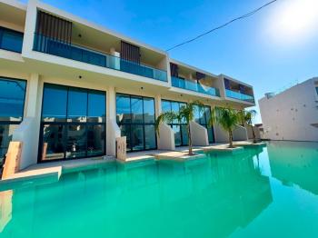 Tek Yetkili Kaçırılmayacak Fırsat Kıbrıs Girne Esentepe de Türk Tapulu Denize Sıfır Case Del Mare Satılık 1+1 Penthouse