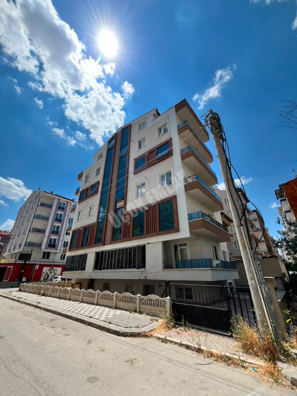 AFYON ÜÇOK EMLAKTAN ERENLER MAH 2+0 50M² TEMİZ BAKIMLI FULL EŞYALI SATILIK DAİRE