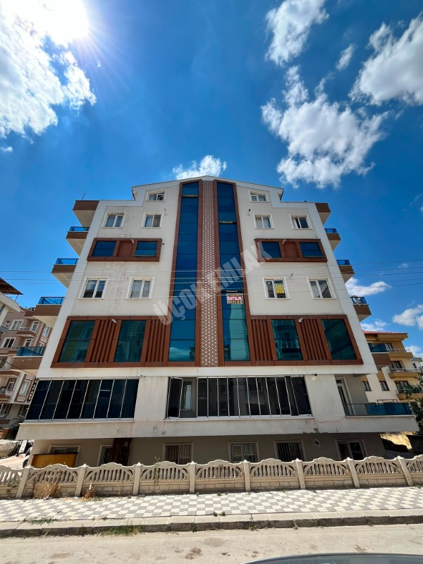 AFYON ÜÇOK EMLAKTAN ERENLER MAH 2+0 50M² TEMİZ BAKIMLI FULL EŞYALI SATILIK DAİRE