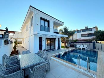 Didim'de Satılık Tam Müstakil 4+1 Villa