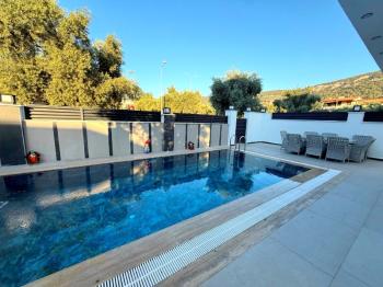 Didim'de Satılık Tam Müstakil 4+1 Villa