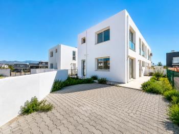Lefkoşa Gönyeli’de Türk Koçanlı Satılık 3+1 İkiz Villa