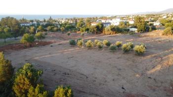 Kıbrıs Girne Çatalköy de Merkezi Lokasyonda Satılık Arazi
