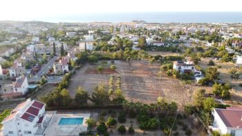 Kıbrıs Girne Çatalköy de Merkezi Lokasyonda Satılık Arazi