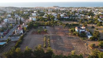 Kıbrıs Girne Çatalköy de Merkezi Lokasyonda Satılık Arazi