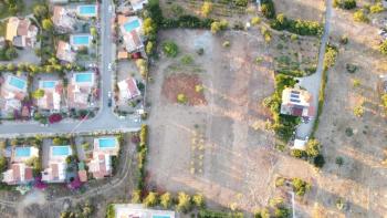 Kıbrıs Girne Çatalköy de Merkezi Lokasyonda Satılık Arazi