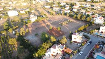 Kıbrıs Girne Çatalköy de Merkezi Lokasyonda Satılık Arazi