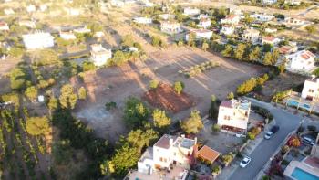 Kıbrıs Girne Çatalköy de Merkezi Lokasyonda Satılık Arazi