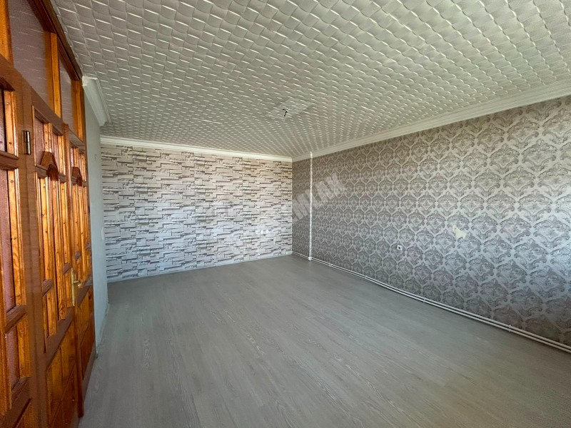 * AFYON ÜÇOK EMLAKTAN CUMHURİYET MAH 3+1 125M² ASANSÖRLÜ TEMİZ BAKIMLI SATILIK DAİRE *