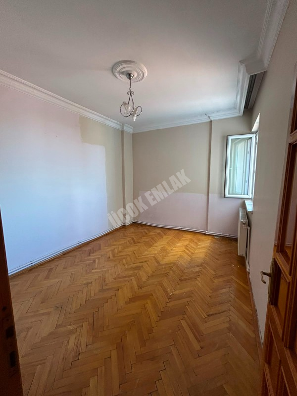 * AFYON ÜÇOK EMLAKTAN CUMHURİYET MAH 3+1 125M² ASANSÖRLÜ TEMİZ BAKIMLI SATILIK DAİRE *
