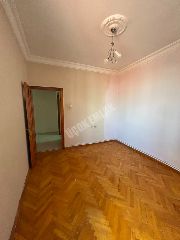 * AFYON ÜÇOK EMLAKTAN CUMHURİYET MAH 3+1 125M² ASANSÖRLÜ TEMİZ BAKIMLI SATILIK DAİRE *