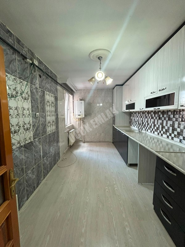 * AFYON ÜÇOK EMLAKTAN CUMHURİYET MAH 3+1 125M² ASANSÖRLÜ TEMİZ BAKIMLI SATILIK DAİRE *