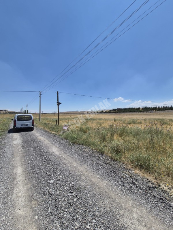 AFYON ÜÇOK EMLAKTAN SİNANPAŞA BOZKIR MEVKİNDE 673M² SATILIK ARSA 