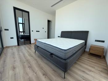 Kıbrıs Girne Çatalköy Bölgesinde Denize Sıfır 710 m2 Arsa İçerisinde Kiralık 4+1 Lüks Türk Tapulu Villa