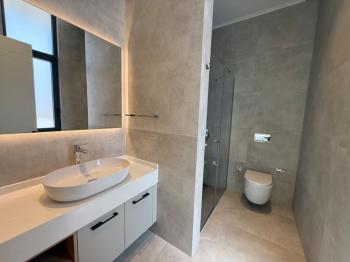 Kıbrıs Girne Çatalköy Bölgesinde Denize Sıfır 710 m2 Arsa İçerisinde Kiralık 4+1 Lüks Türk Tapulu Villa