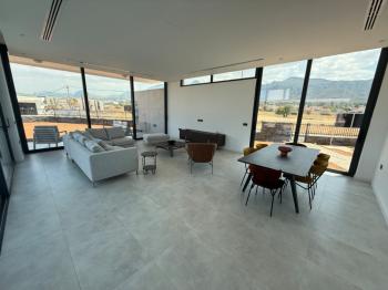 Kıbrıs Girne Çatalköy Bölgesinde Denize Sıfır 710 m2 Arsa İçerisinde Kiralık 4+1 Lüks Türk Tapulu Villa