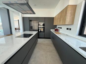 Kıbrıs Girne Çatalköy Bölgesinde Denize Sıfır 710 m2 Arsa İçerisinde Kiralık 4+1 Lüks Türk Tapulu Villa