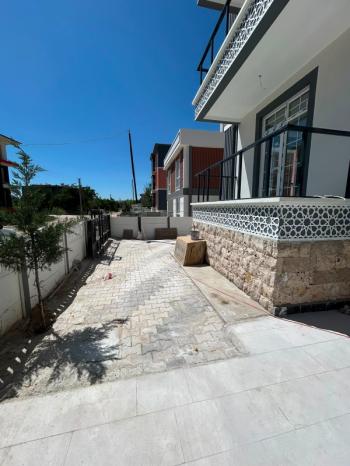 AFYON ÜÇOK EMLAKTAN MAREŞAL FEVZİ ÇAKMAK MAH 2+1 80M² SIFIR SATILIK DAİRE 