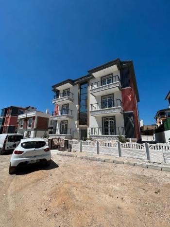 AFYON ÜÇOK EMLAKTAN MAREŞAL FEVZİ ÇAKMAK MAH 2+1 80M² SIFIR SATILIK DAİRE 