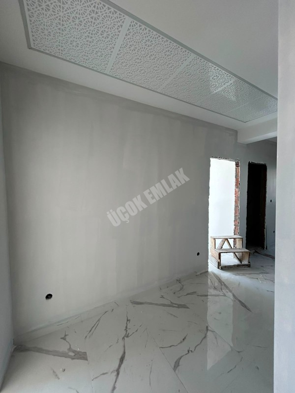 AFYON ÜÇOK EMLAKTAN MAREŞAL FEVZİ ÇAKMAK MAH 2+1 80M² SIFIR SATILIK DAİRE 