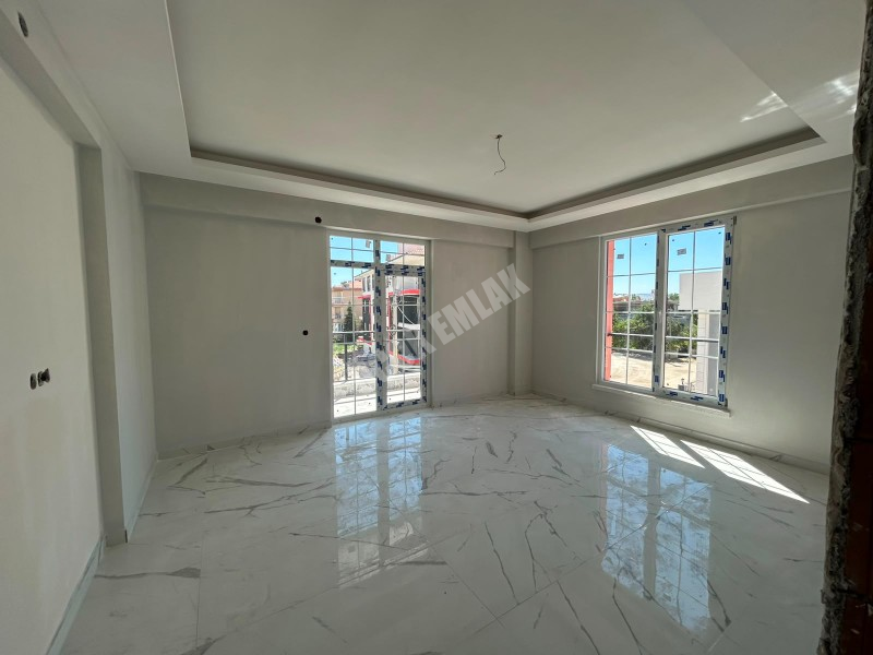 AFYON ÜÇOK EMLAKTAN MAREŞAL FEVZİ ÇAKMAK MAH 2+1 80M² SIFIR SATILIK DAİRE 