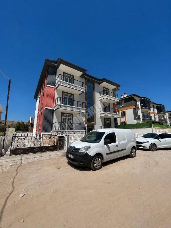 AFYON ÜÇOK EMLAKTAN MAREŞAL FEVZİ ÇAKMAK MAH 2+1 80M² SIFIR SATILIK DAİRE 
