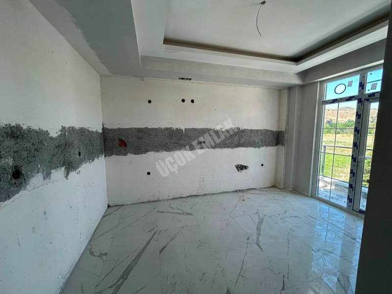 AFYON ÜÇOK EMLAKTAN MAREŞAL FEVZİ ÇAKMAK MAH 2+1 80M² SIFIR SATILIK DAİRE 