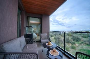 Girne Merkez'de Taşınmaya Hazır Özel Tasarım Muhteşem 3+1 Kiralık Daire