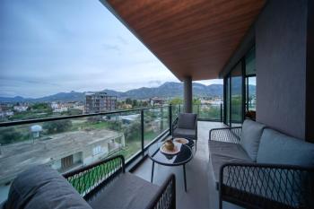 Girne Merkez'de Taşınmaya Hazır Özel Tasarım Muhteşem 3+1 Kiralık Daire