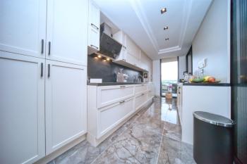 Girne Merkez'de Taşınmaya Hazır Özel Tasarım Muhteşem 3+1 Kiralık Daire