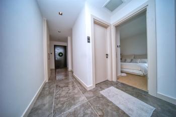 Girne Merkez'de Taşınmaya Hazır Özel Tasarım Muhteşem 3+1 Kiralık Daire