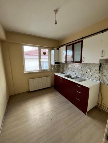 AFYON ÜÇOK EMLAKTAN FATİH MAH 2+ 80M² TEMİZ BAKIMLI KİRALIK DAİRE 