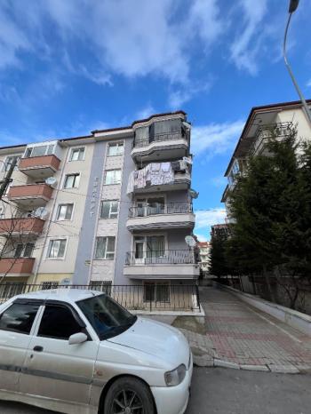 AFYON ÜÇOK EMLAKTAN FATİH MAH 2+ 80M² TEMİZ BAKIMLI KİRALIK DAİRE 