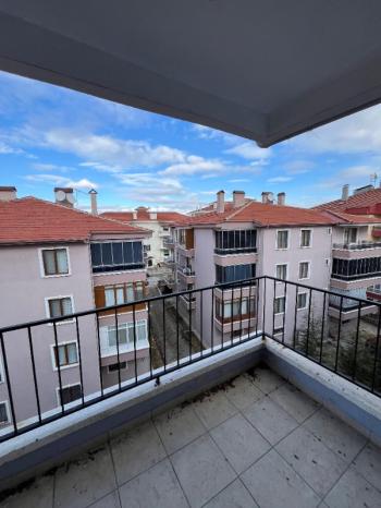 AFYON ÜÇOK EMLAKTAN FATİH MAH 2+ 80M² TEMİZ BAKIMLI KİRALIK DAİRE 