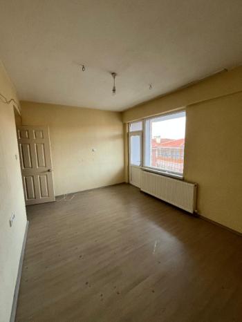 AFYON ÜÇOK EMLAKTAN FATİH MAH 2+ 80M² TEMİZ BAKIMLI KİRALIK DAİRE 