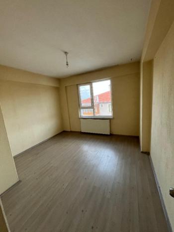 AFYON ÜÇOK EMLAKTAN FATİH MAH 2+ 80M² TEMİZ BAKIMLI KİRALIK DAİRE 