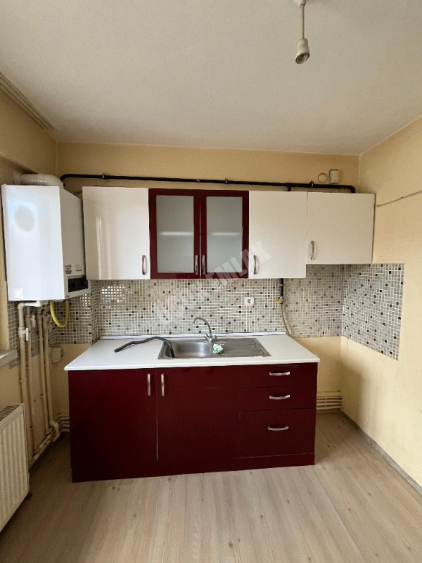 AFYON ÜÇOK EMLAKTAN FATİH MAH 2+ 80M² TEMİZ BAKIMLI KİRALIK DAİRE 