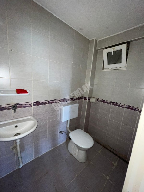 AFYON ÜÇOK EMLAKTAN FATİH MAH 2+ 80M² TEMİZ BAKIMLI KİRALIK DAİRE 