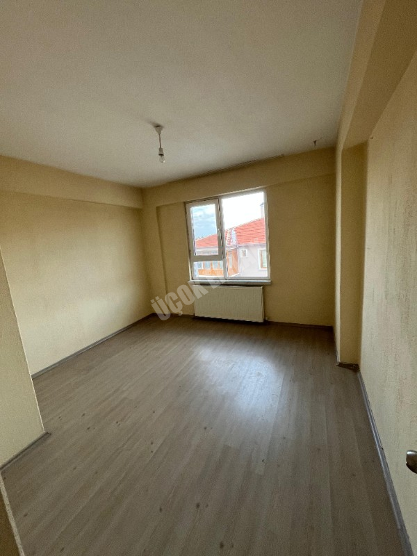 AFYON ÜÇOK EMLAKTAN FATİH MAH 2+ 80M² TEMİZ BAKIMLI KİRALIK DAİRE 