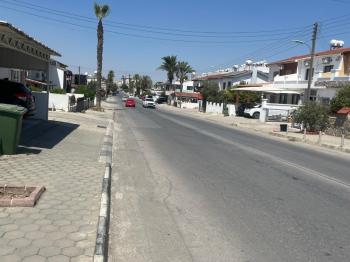 GÖÇMENKÖY'DE  AYLIK ÖDEMELİ  CADDE ÜZERİNDE TİCARİ İZİNLİ KİRALIK İŞ YERİ 